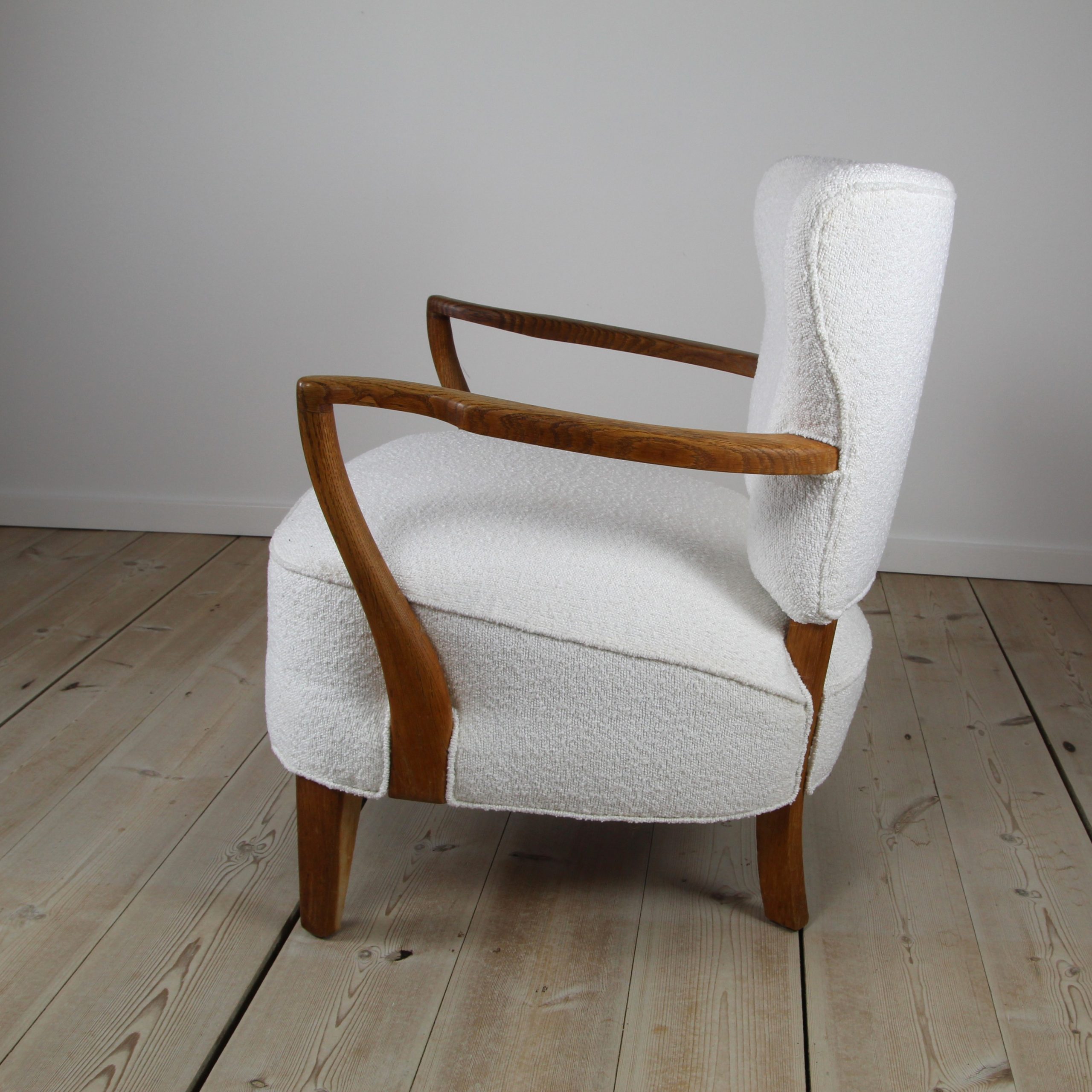 Lounge chair w/ boucle – Danish 1940’s