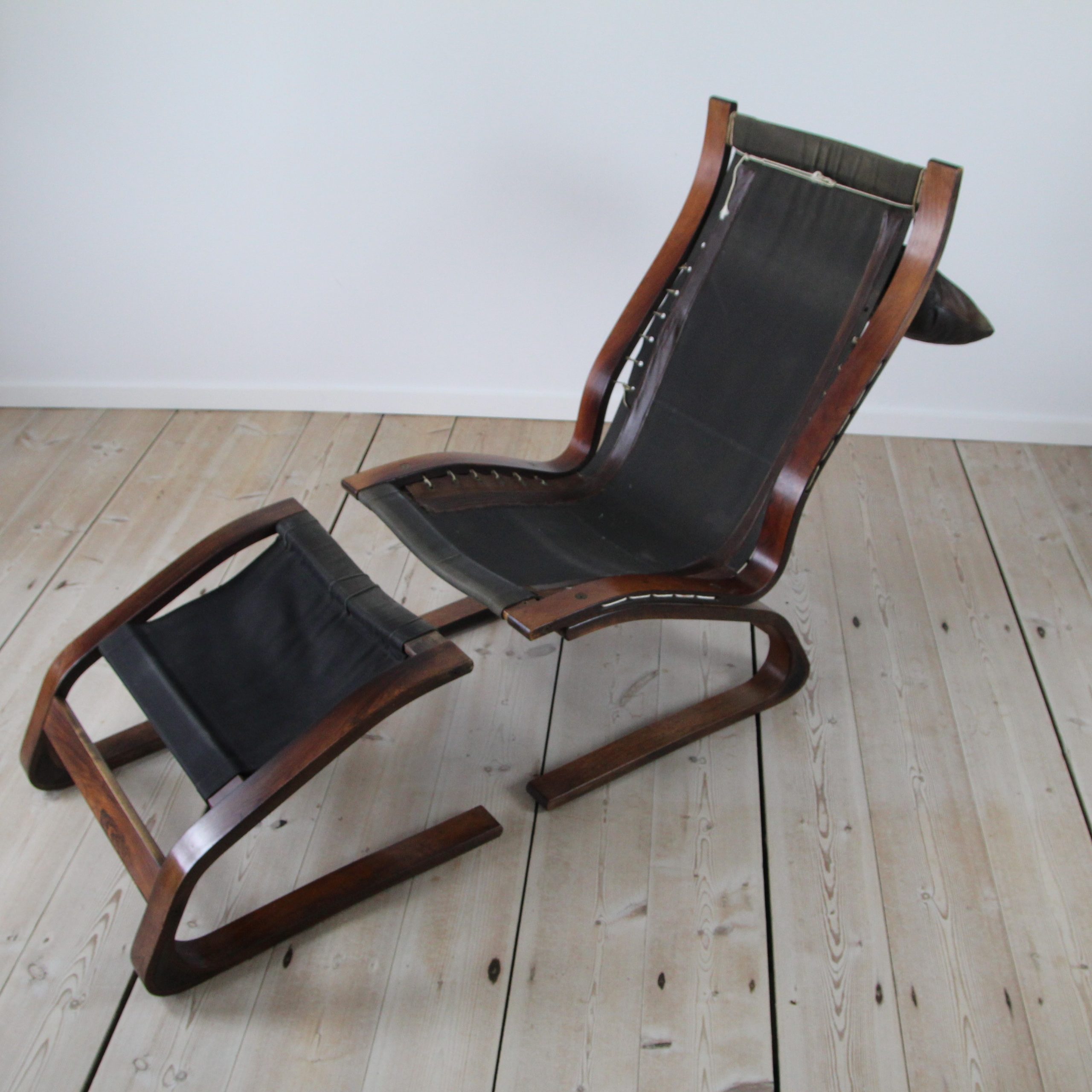 Rosewood Kengu lounge chair & stool