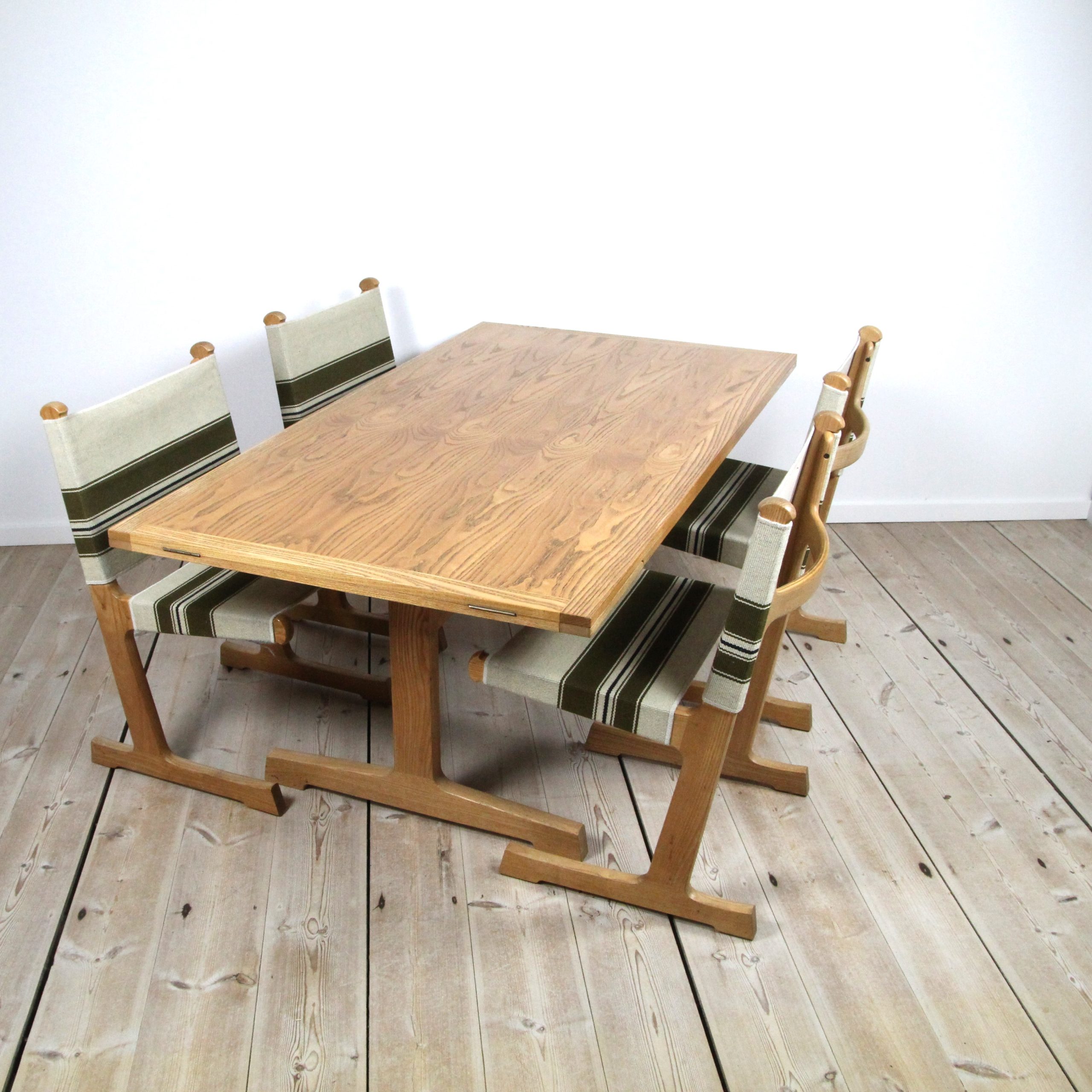 Dining table model 594 by Adrian & Ditte Heath for France & Son